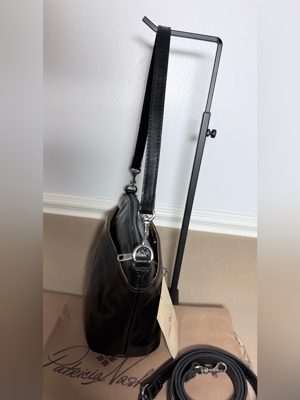 🔥Patricia Nash🔥 NWT Arlee Black Distressed Leather Crossbody Shoulder Bag - Picture 5 of 9